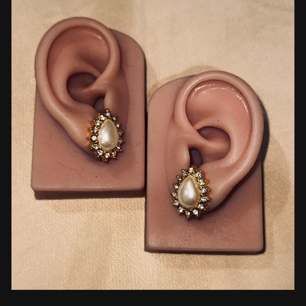 Elegant Gold and Pearl Stud Earrings